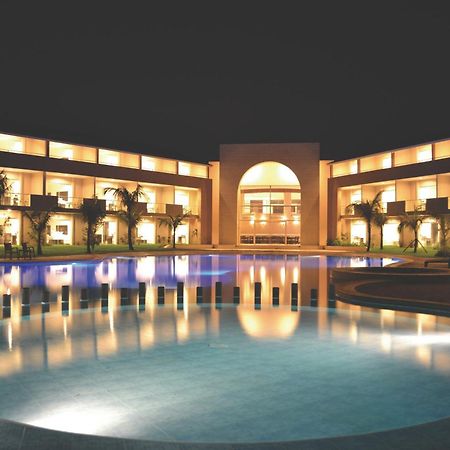 Sun Hotel Warnes Exterior foto